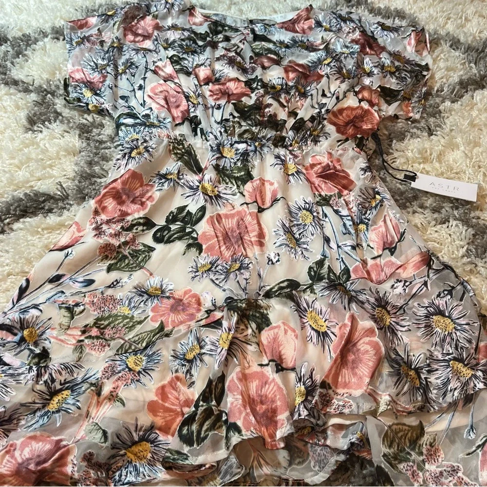 Sold ASTR the label floral dress - Picture 7 of 9